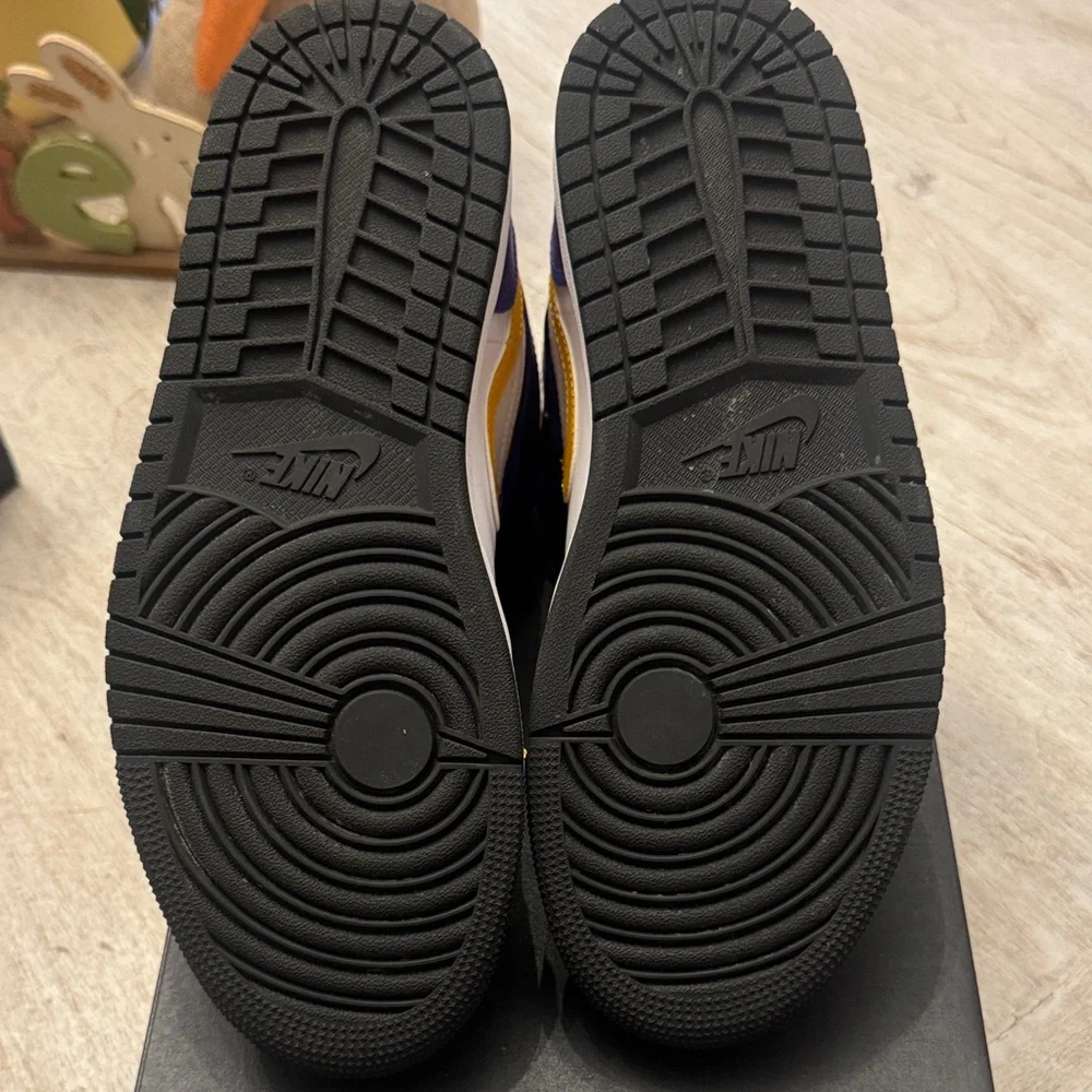 Air Jordan 1 Mid - Black, Purple & Gold - Picture 10 of 10